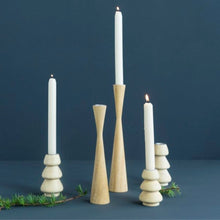 Lade das Bild in den Galerie-Viewer, Holz-Kerzenständer Cone 30 natur
